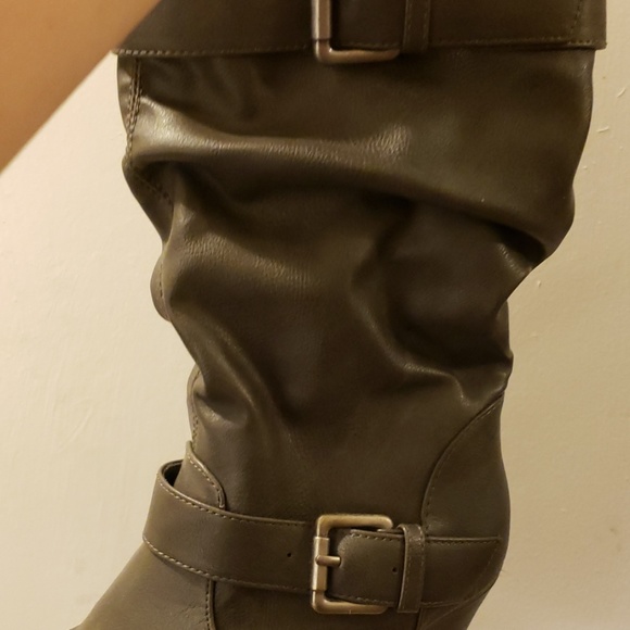 Boots - Picture 5 of 6